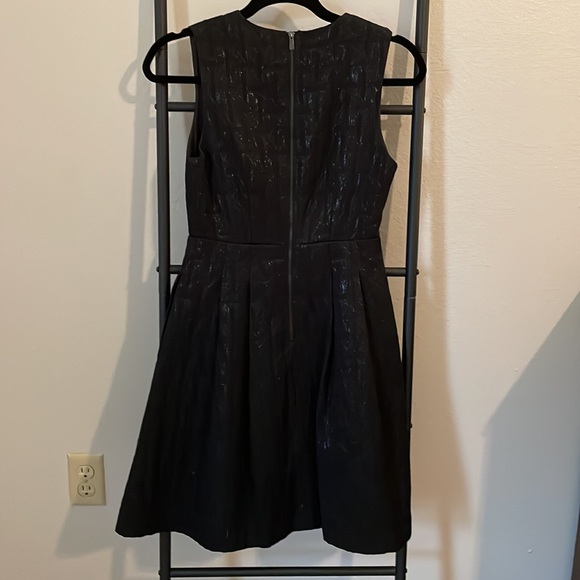 Classy super flattering black v-neck cocktail dress w/a little bit of sparkle ✨ - Picture 5 of 6